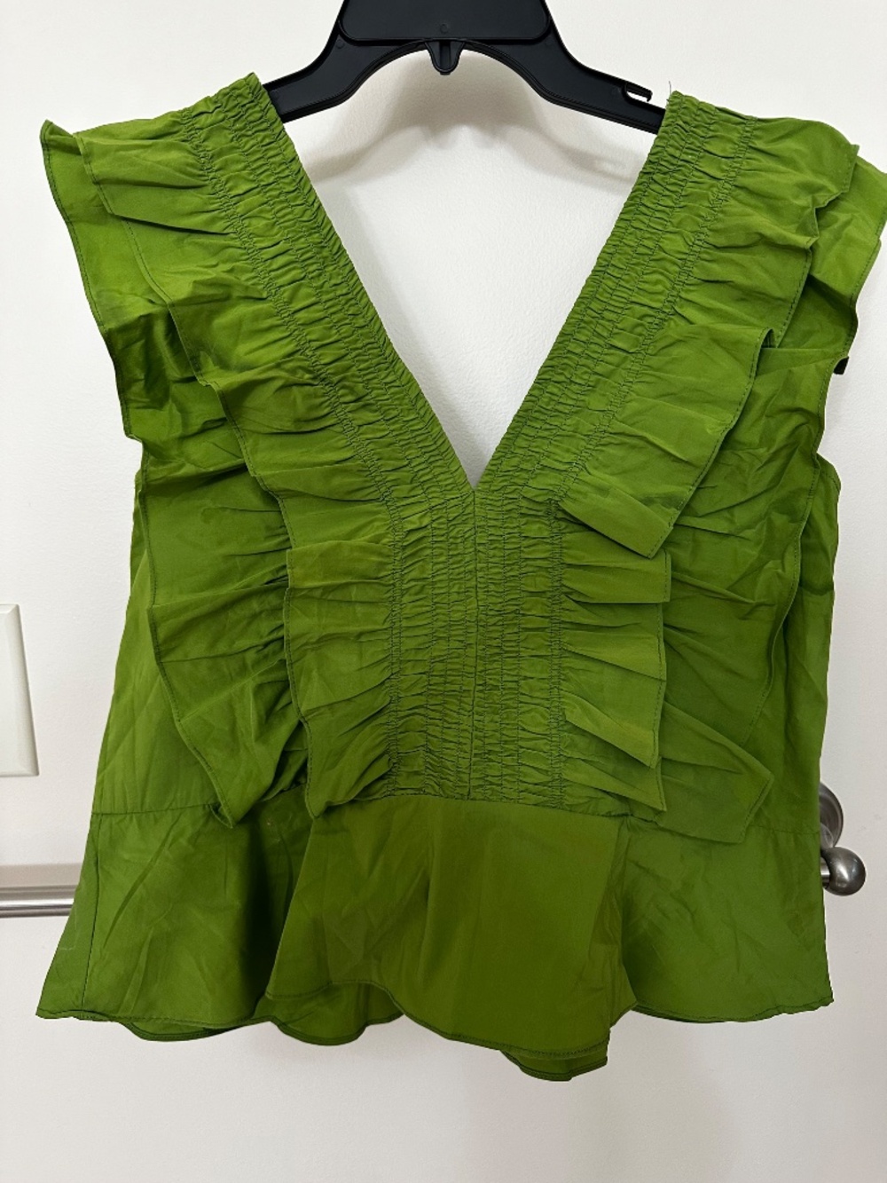 Strut & Bolt Ruffled V Neck Top - Picture 4 of 10